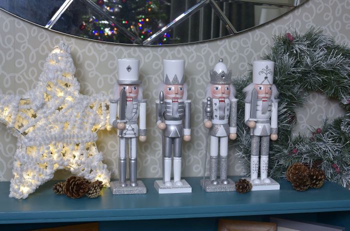 Picture of Nutcracker Silver/White Large